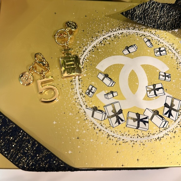 Chanel Limited Edition Holiday Charms 2023 - Picture 2 of 3